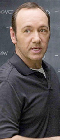 el actor popular Kevin Spacey protagoniza a Micky Rosa