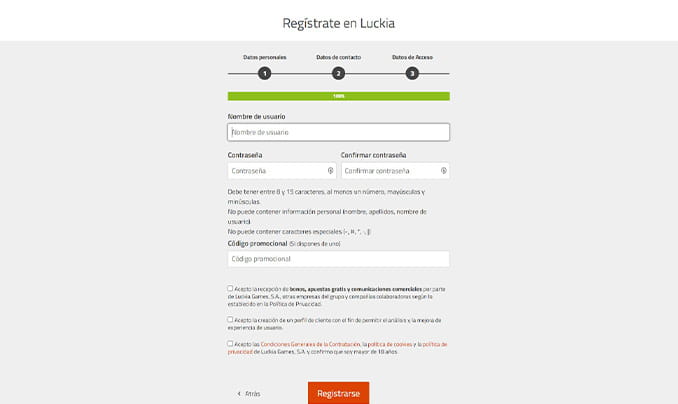 Formulario para depositar fondos en el casino Luckia con tarjeta de crédito u otros métodos alternativos. Aparecen otras casillas como la cantidad que se desea ingresar (100€, 50€ o 25€), el tipo de tarjeta y el botón para confirmar el depósito.