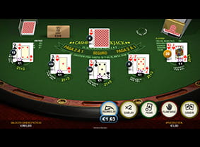 Una mesa de Cashback Blackjack del casino Bwin en plena acción con las diferentes combinaciones de la baraja. En la parte inferior se puede ver la barra de navegación del juego.